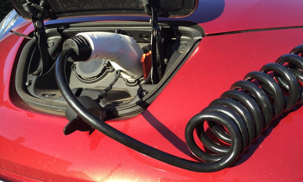 Leaf with charging cable charging nissan